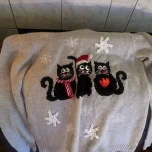 Cute Christmas sweater size medium